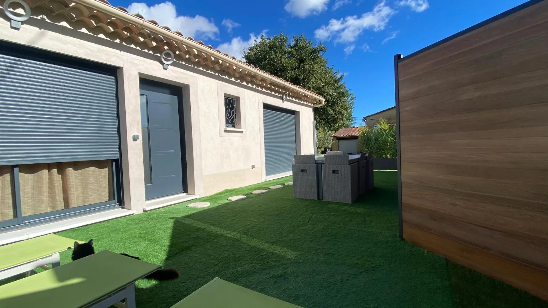 Agreable Dependance 3 Pieces Villa Saint-Maximin